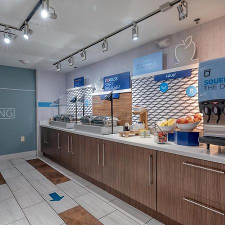诺克斯堡雷德克里夫快捷假日酒店 Radcliff 外观 照片