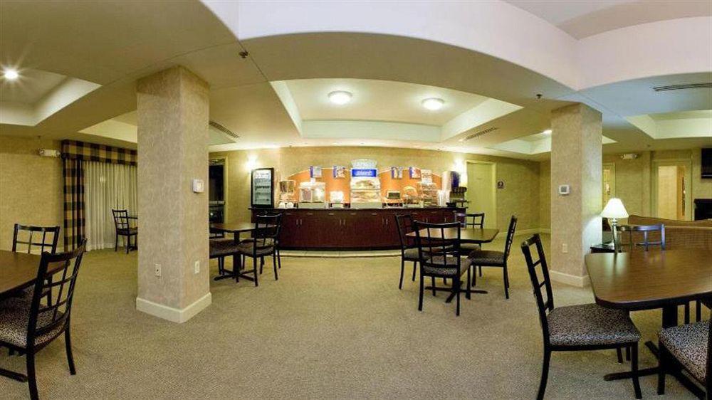 诺克斯堡雷德克里夫快捷假日酒店 Radcliff 外观 照片